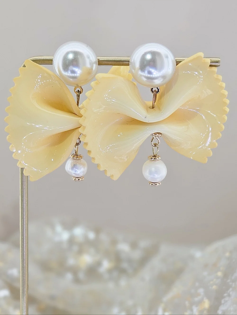 Chefanie Swinging Farfalle Bowtie Pasta Natural Pearl Earrings Italian Novelty - Picture 5 of 5